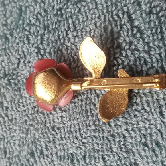 Red Rose Gold Pin - Picture 2 of 3